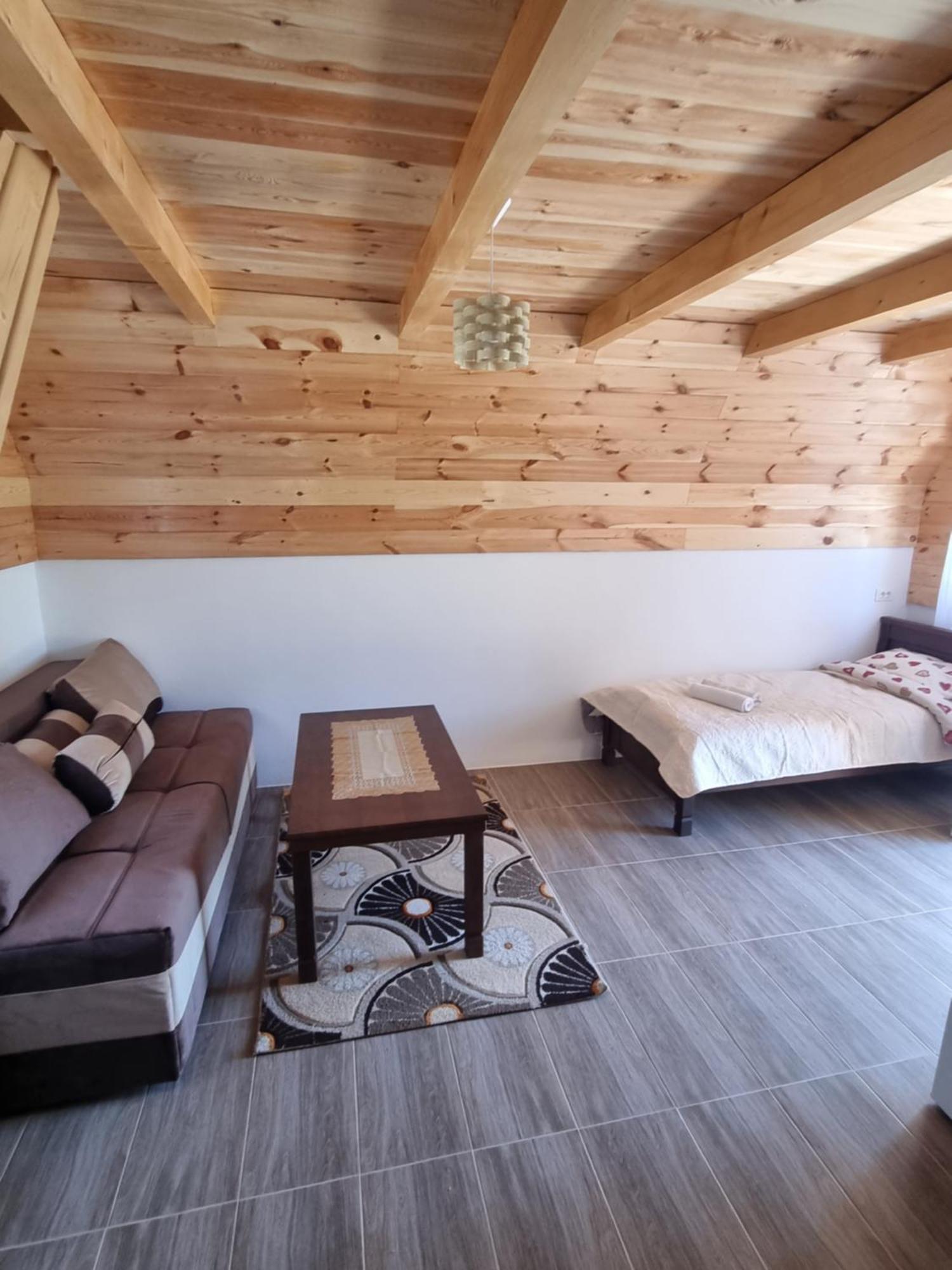 Apartmani Jezero 자블야크 객실 사진